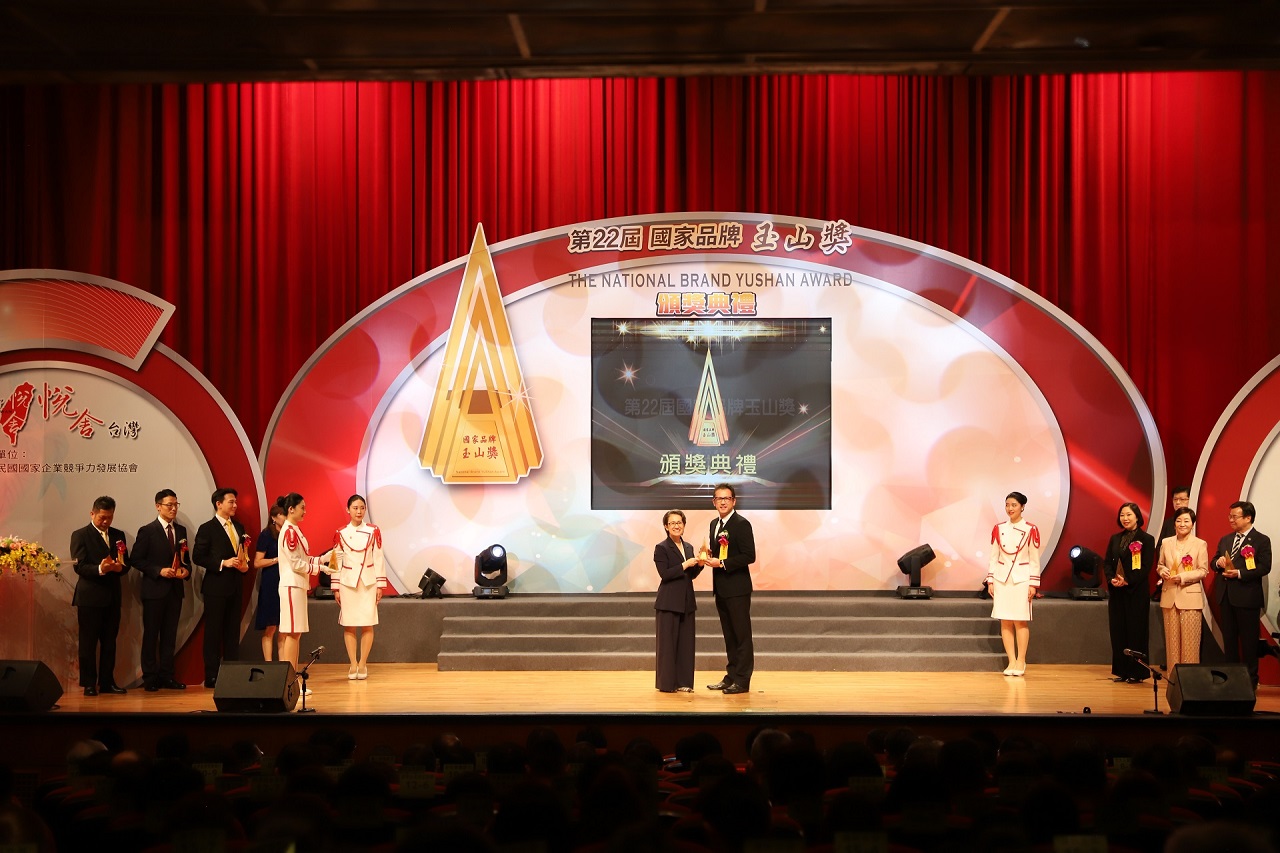 ASRock Honored with the Outstanding Enterprise Award at the 22<sup>nd</sup> National Brand Yushan Awards 2025 Showcasing Innovation Excellence and Sustainable Vision